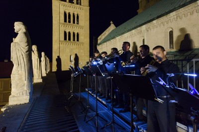 Koncert a székesegyház tetején